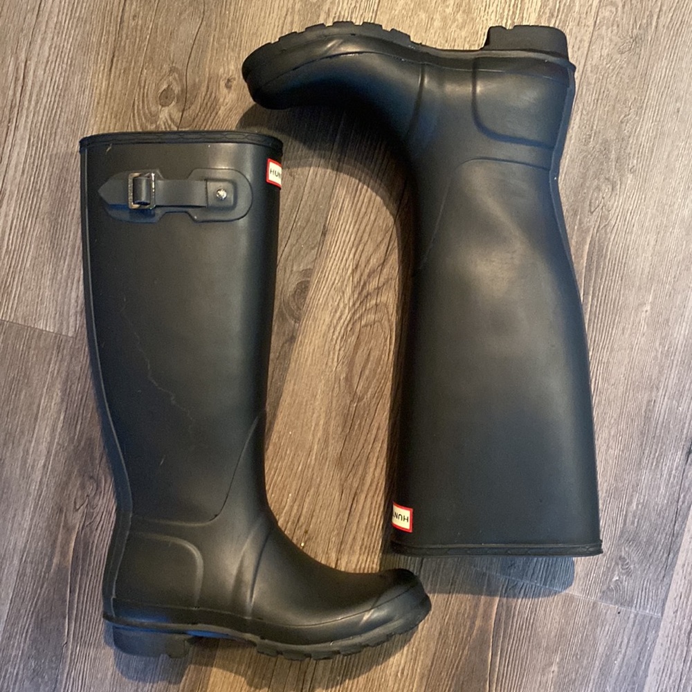 Hunter matte black rain boots
